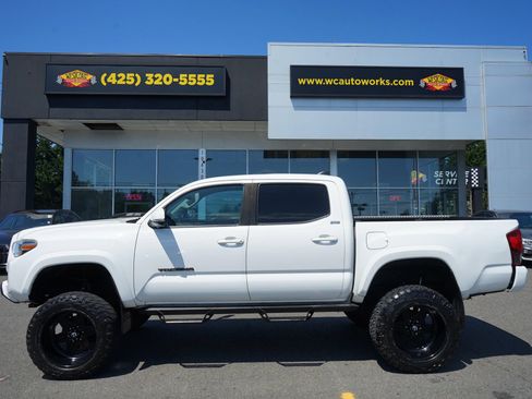 Used 2021 Toyota Tacoma SR5 w/ Technology Package AWD/4WD image 2