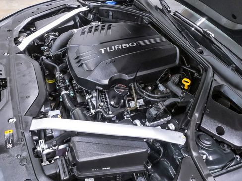 Certified 2022 Genesis G70 3.3T RWD image 32