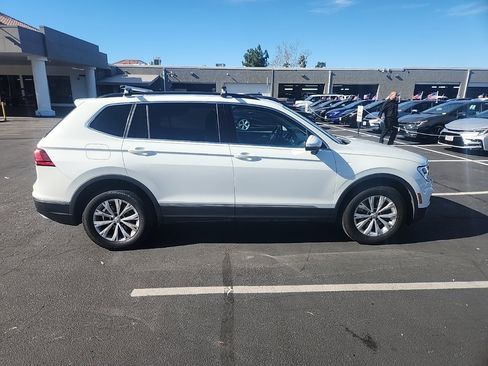 Used 2018 Volkswagen Tiguan SE w/ Panoramic Sunroof Package image 6