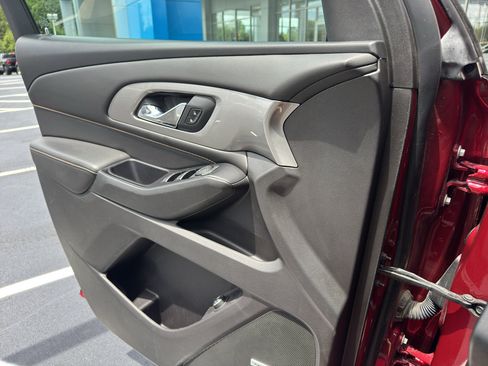 Used 2019 Chevrolet Traverse RS FWD image 17