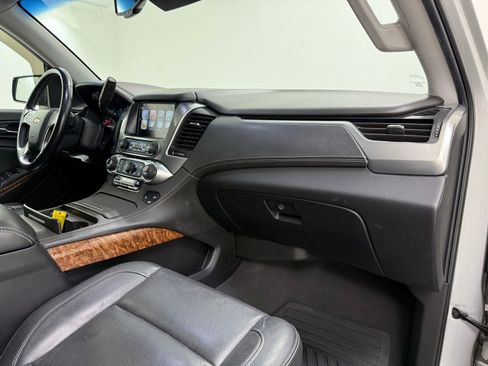 Used 2019 Chevrolet Suburban Premier AWD/4WD image 38