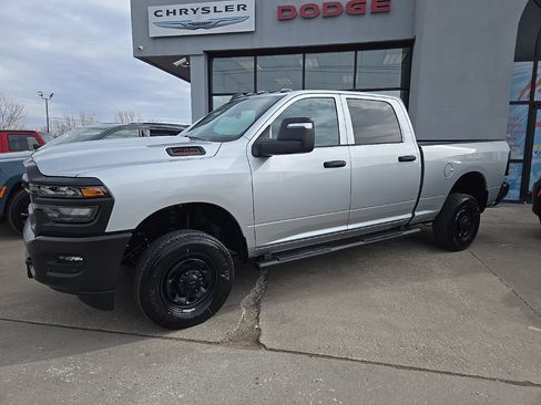 New 2026 RAM 2500 Tradesman AWD/4WD image 4