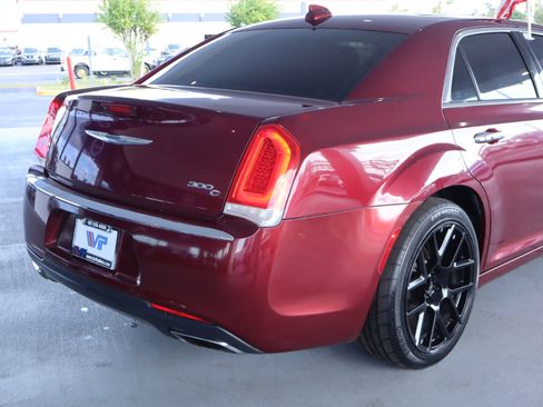 Used 2017 Chrysler 300 C w/ Light Group image 7