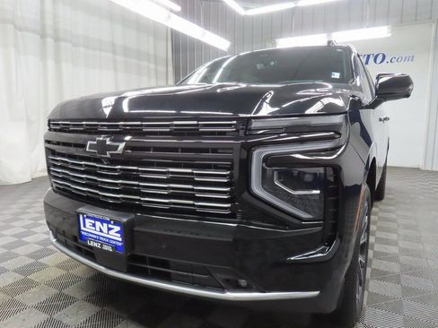 Used 2025 Chevrolet Suburban High Country image 6