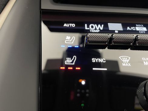 New 2026 Porsche Macan Electric RWD image 23