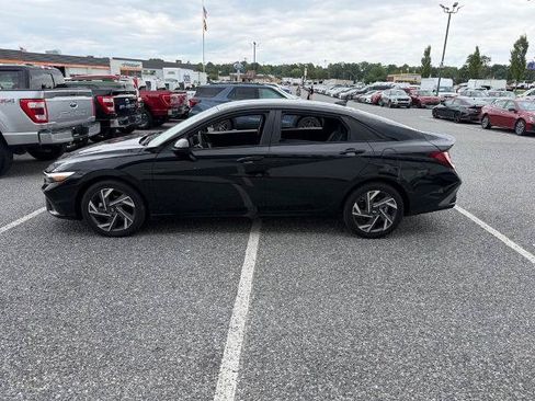 Used 2025 Hyundai Elantra Sport FWD image 5