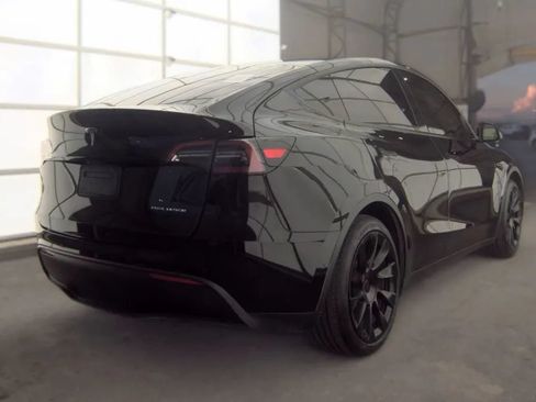 Used 2021 Tesla Model Y Long Range AWD/4WD image 3