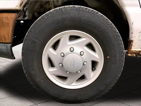 Used 2014 Ford E-250 and Econoline 250 w/ Power Group image 9