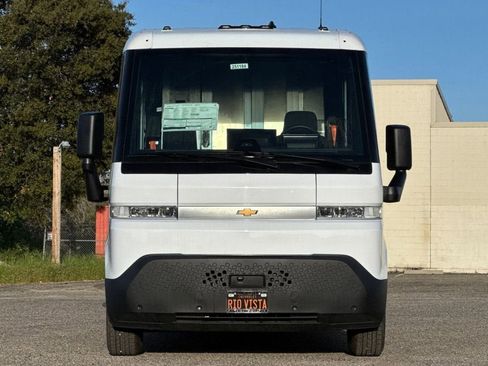 New 2025 Chevrolet Brightdrop 400 w/ Power Door Package image 9