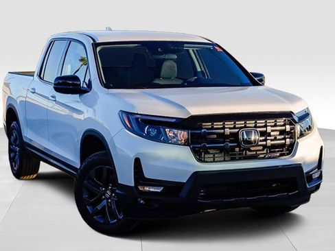 Used 2025 Honda Ridgeline Sport image 2
