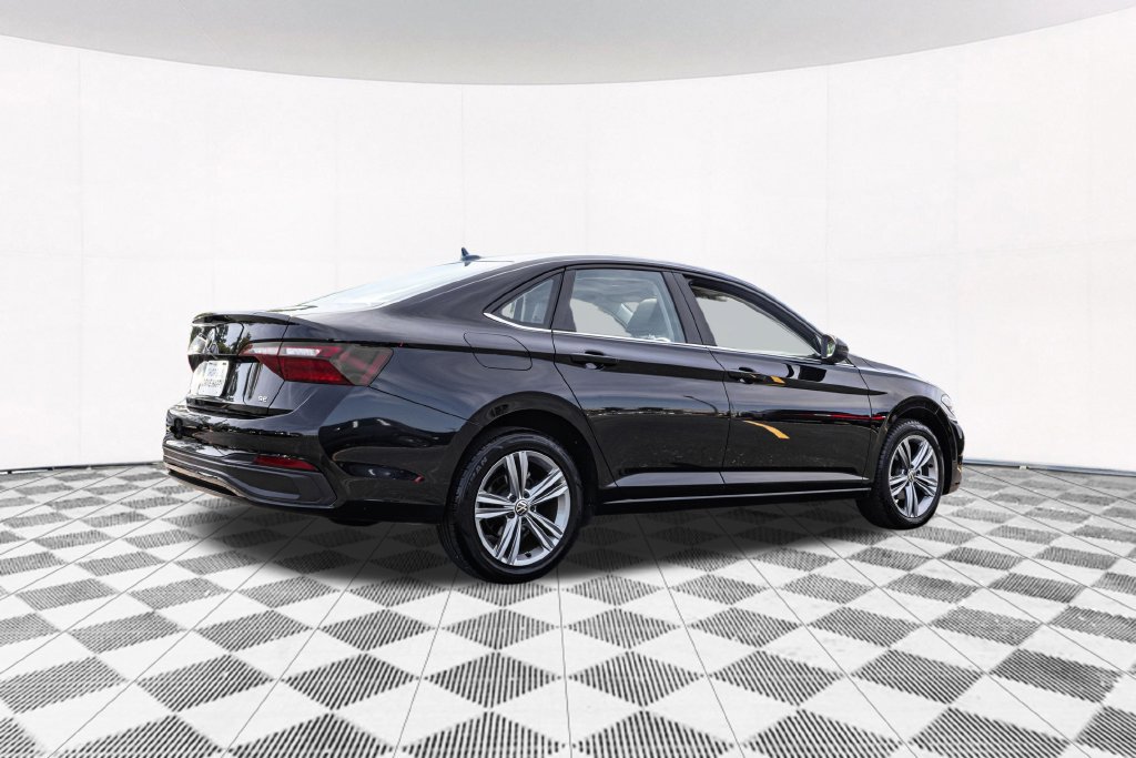 Certified 2024 Volkswagen Jetta SE FWD image 9
