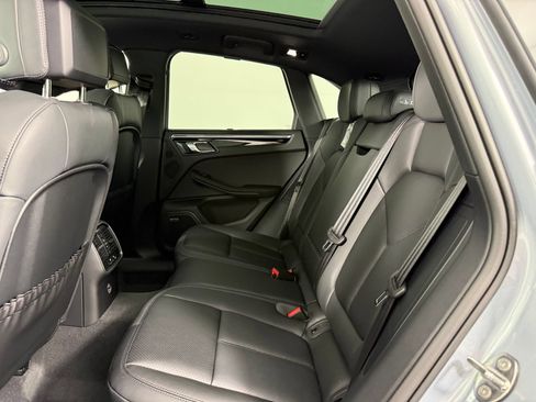 Certified 2026 Porsche Macan AWD/4WD image 22