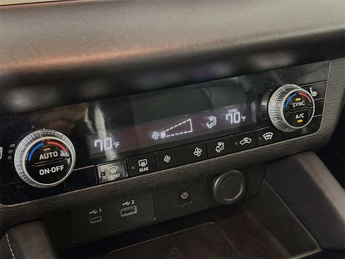 Used 2024 Mitsubishi Outlander SE image 18