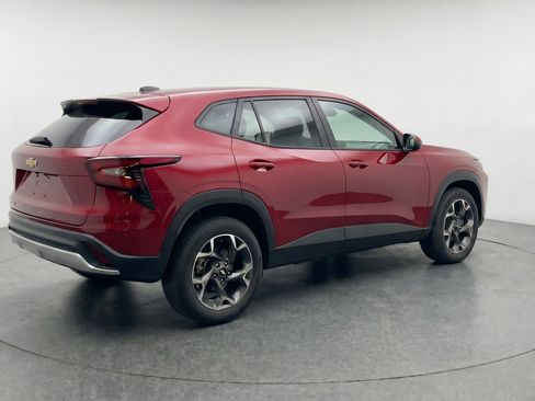 Used 2025 Chevrolet Trax LT FWD image 9