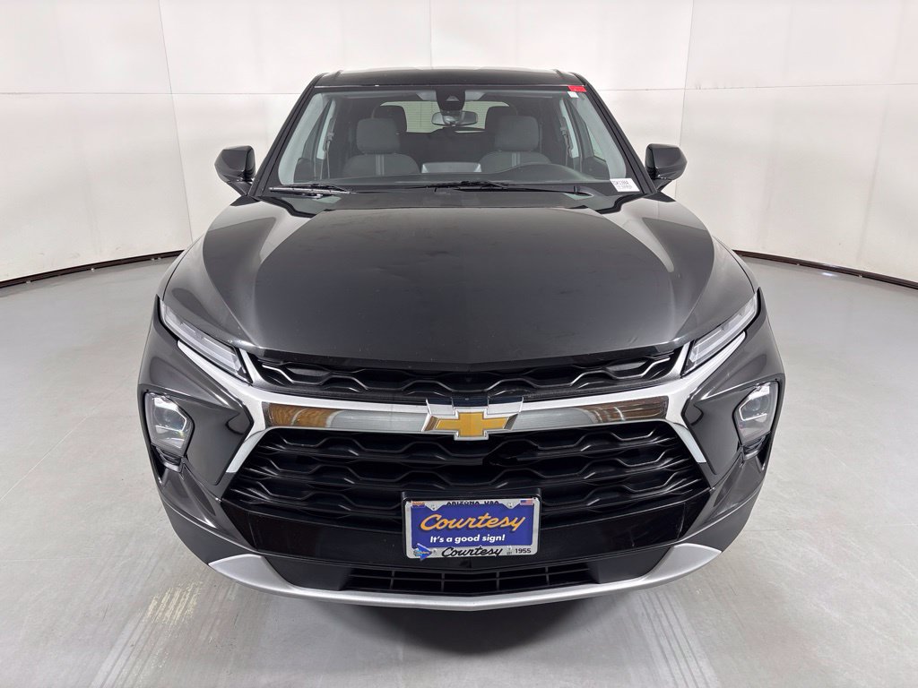 Used 2025 Chevrolet Blazer LT FWD image 3
