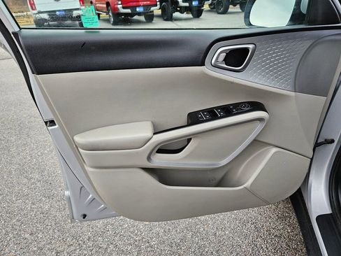 Used 2020 Kia Soul LX image 21