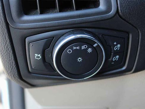 Used 2014 Ford Focus SE image 12