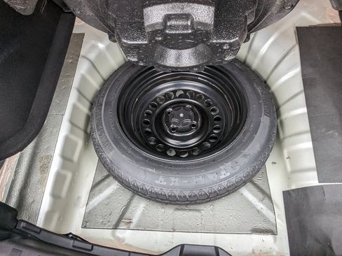 Used 2020 Nissan Kicks S image 36