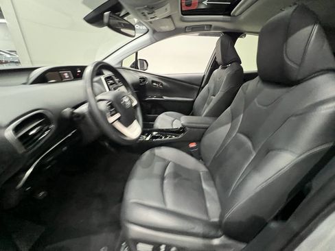 Used 2017 Toyota Prius Four image 25