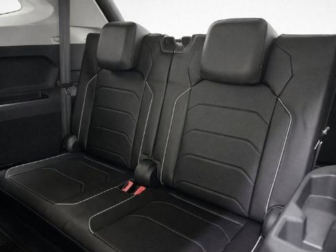 Used 2019 Volkswagen Tiguan SEL Premium image 24