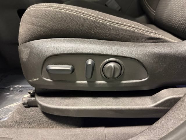 Used 2024 GMC Terrain SLE w/ Driver Convenience Package FWD image 13
