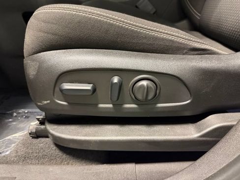 Used 2024 GMC Terrain SLE w/ Driver Convenience Package FWD image 13