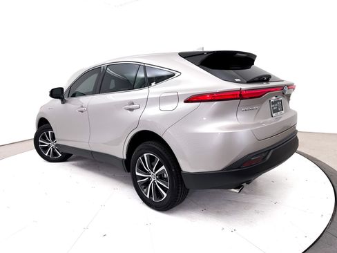 Used 2021 Toyota Venza LE w/ Carpet Mat Package (TMS) AWD/4WD image 2