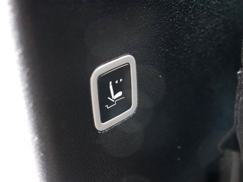 Used 2026 Chrysler Pacifica Limited FWD image 34