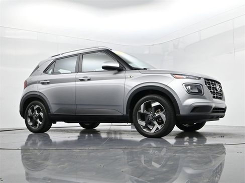 Used 2023 Hyundai Venue SEL image 29