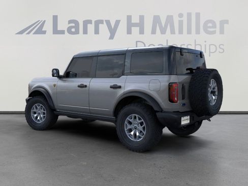 New 2025 Ford Bronco Badlands image 4