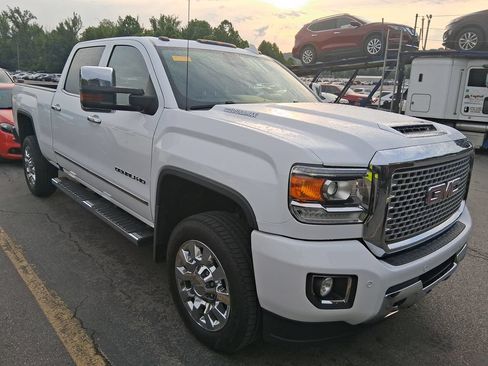 Used 2017 GMC Sierra 2500 Denali w/ Duramax Plus Package AWD/4WD image 1