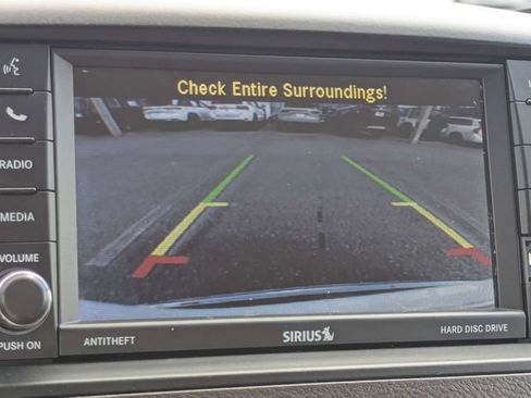 Used 2016 Chrysler Town & Country Touring FWD image 21
