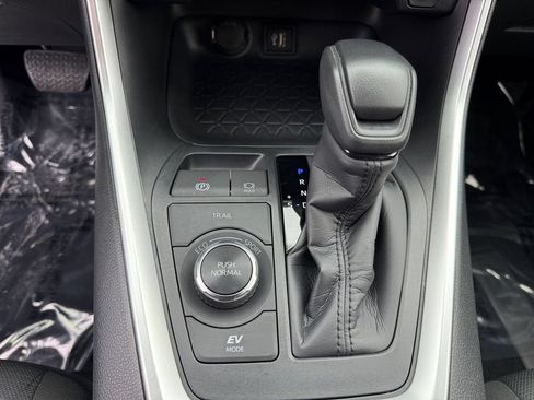 Used 2025 Toyota RAV4 XLE w/ Convenience Package AWD/4WD image 18