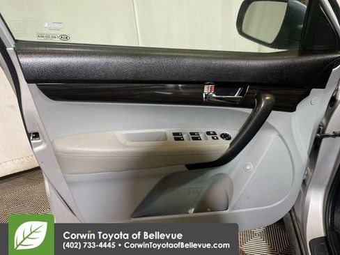 Used 2011 Kia Sorento 2WD image 24