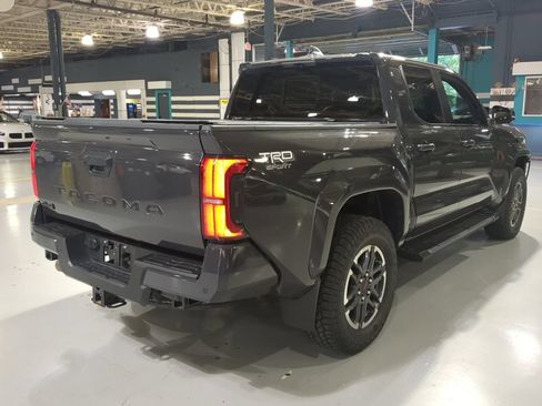 Used 2024 Toyota Tacoma TRD Sport w/ TRD Sport Premium Package AWD/4WD image 8