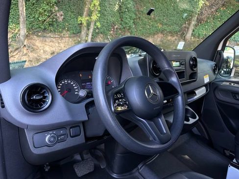 Used 2021 Mercedes-Benz Sprinter 2500 image 13
