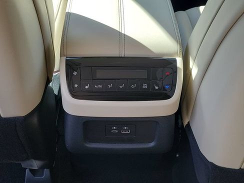 Used 2025 INFINITI QX60 Luxe w/ Cargo Package FWD image 11