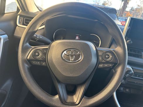 Used 2025 Toyota RAV4 XLE image 28
