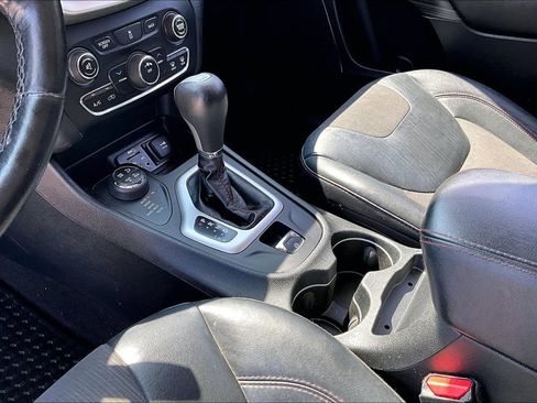 Used 2016 Jeep Cherokee Trailhawk w/ Cold Weather Group AWD/4WD image 17
