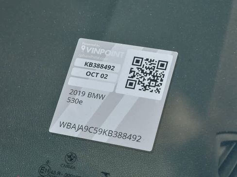 Used 2019 BMW 530e w/ Convenience Package image 28