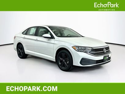 Used 2023 Volkswagen Jetta SE w/ Panoramic Sunroof Package