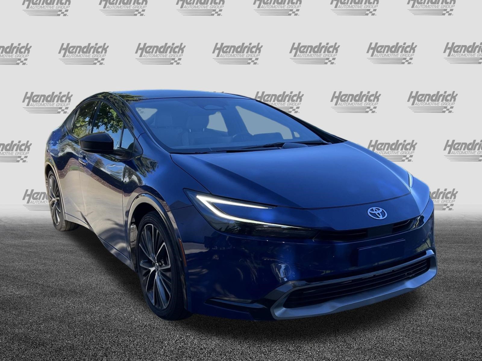 Used 2025 Toyota Prius XLE FWD image 2