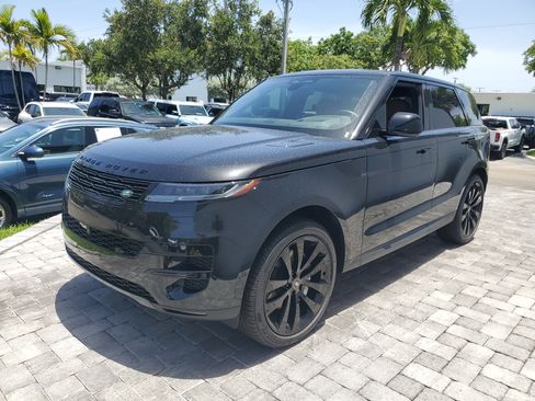 Used 2025 Land Rover Range Rover Sport SE AWD/4WD image 3