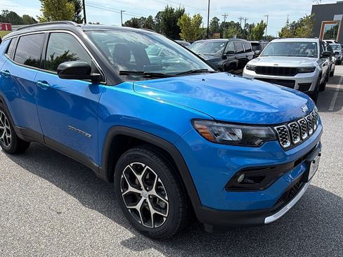 Used 2024 Jeep Compass Limited AWD/4WD image 5