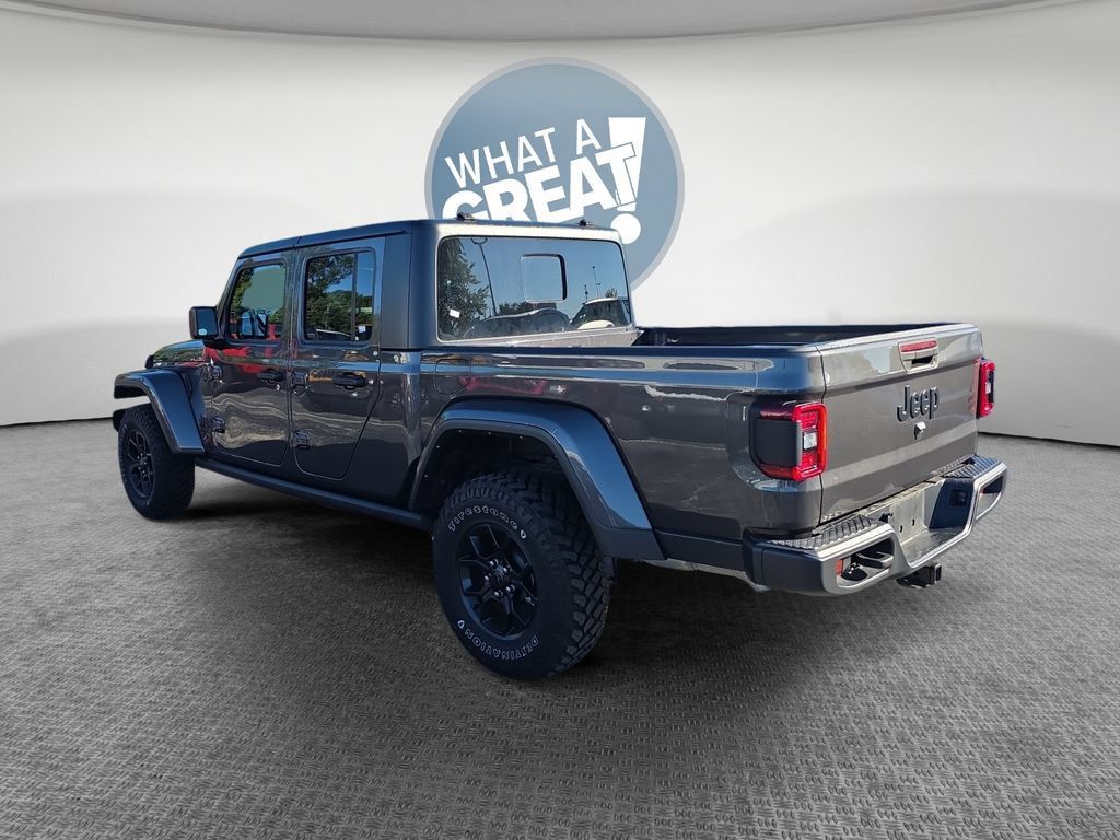 Used 2024 Jeep Gladiator Overland AWD/4WD image 6