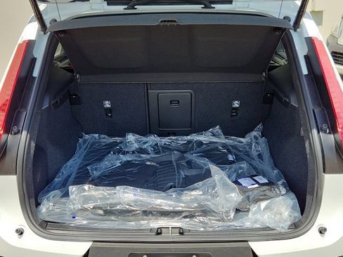 Certified 2026 Volvo XC40 B5 Plus w/ Protection Package Premier AWD/4WD image 17