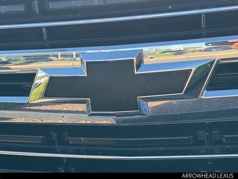 Used 2021 Chevrolet Suburban LT w/ Rear Media and Nav Package RWD image 6