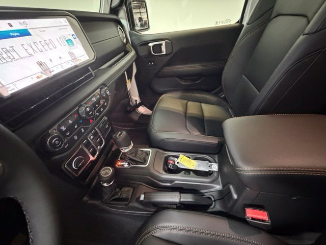 New 2026 Jeep Wrangler Unlimited Sahara AWD/4WD image 21