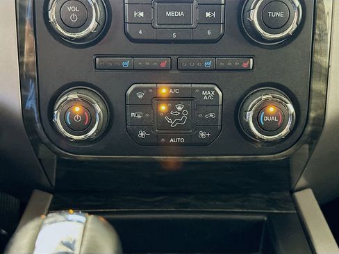 Used 2017 Ford Expedition Limited image 19