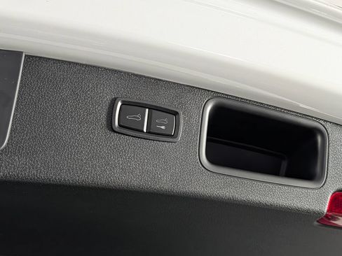 New 2026 Porsche Macan AWD/4WD image 18